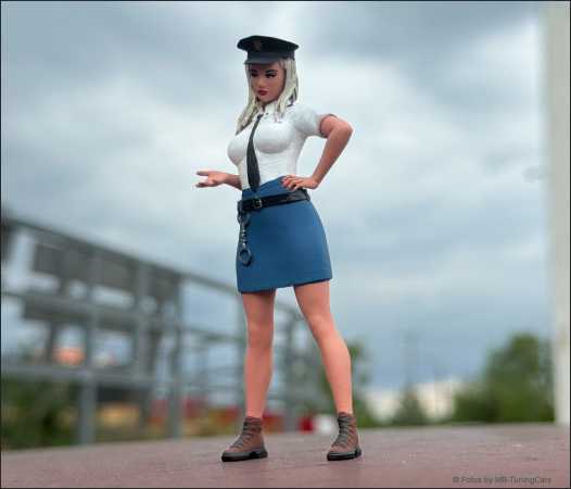 1:18 Police Girl - Handgemacht - 3D - Unikate -